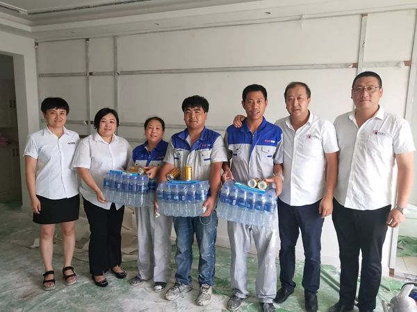 乾港集團(tuán)高層慰問一線員工